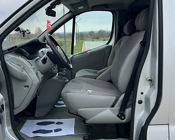 Серый Ниссан Примастар, объемом двигателя 2.5 л и пробегом 237 тыс. км за 9700 $, фото 22 на Automoto.ua