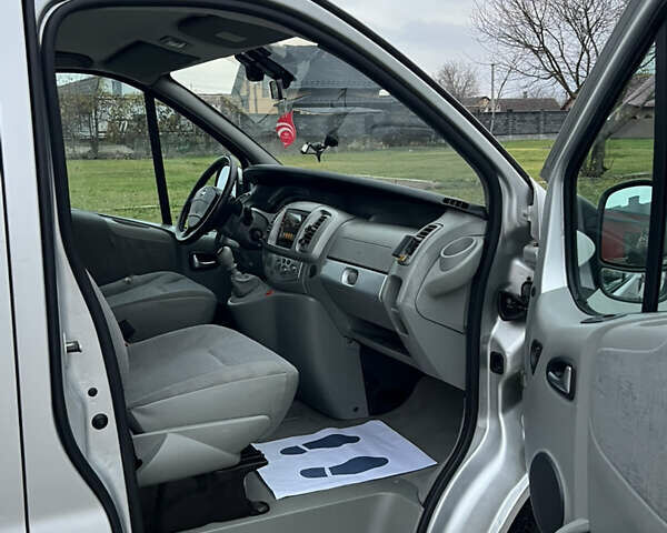 Серый Ниссан Примастар, объемом двигателя 2.5 л и пробегом 237 тыс. км за 9700 $, фото 32 на Automoto.ua