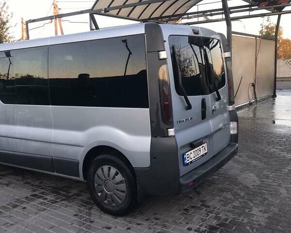 Сірий Ніссан Прімастар, об'ємом двигуна 2.5 л та пробігом 430 тис. км за 8800 $, фото 3 на Automoto.ua