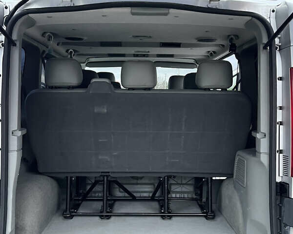 Серый Ниссан Примастар, объемом двигателя 2.5 л и пробегом 237 тыс. км за 9700 $, фото 56 на Automoto.ua