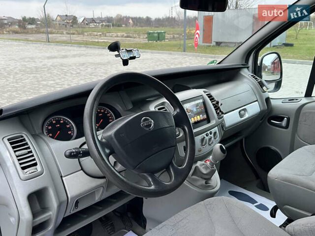 Серый Ниссан Примастар, объемом двигателя 2.5 л и пробегом 237 тыс. км за 9700 $, фото 25 на Automoto.ua