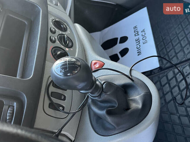 Серый Ниссан Примастар, объемом двигателя 1.87 л и пробегом 300 тыс. км за 7999 $, фото 13 на Automoto.ua