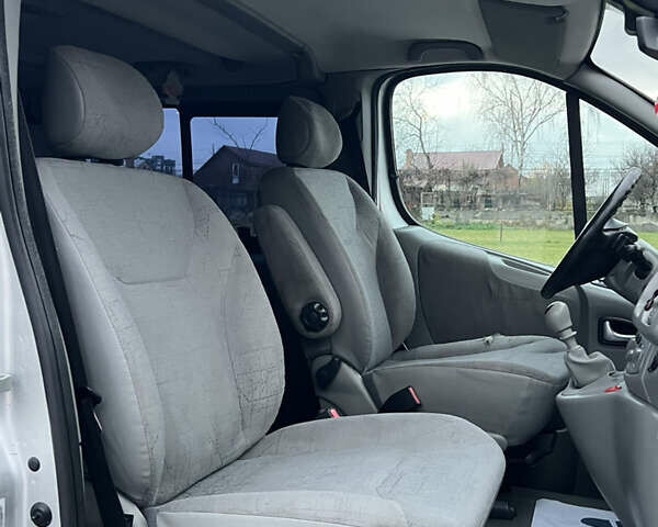 Серый Ниссан Примастар, объемом двигателя 2.5 л и пробегом 237 тыс. км за 9700 $, фото 35 на Automoto.ua