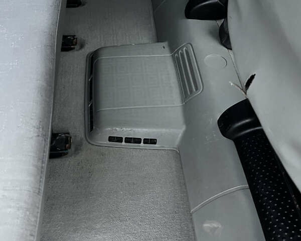 Серый Ниссан Примастар, объемом двигателя 2.5 л и пробегом 237 тыс. км за 9700 $, фото 47 на Automoto.ua