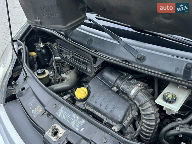 Серый Ниссан Примастар, объемом двигателя 2.5 л и пробегом 237 тыс. км за 9700 $, фото 62 на Automoto.ua