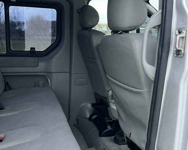 Серый Ниссан Примастар, объемом двигателя 2.5 л и пробегом 237 тыс. км за 9700 $, фото 46 на Automoto.ua