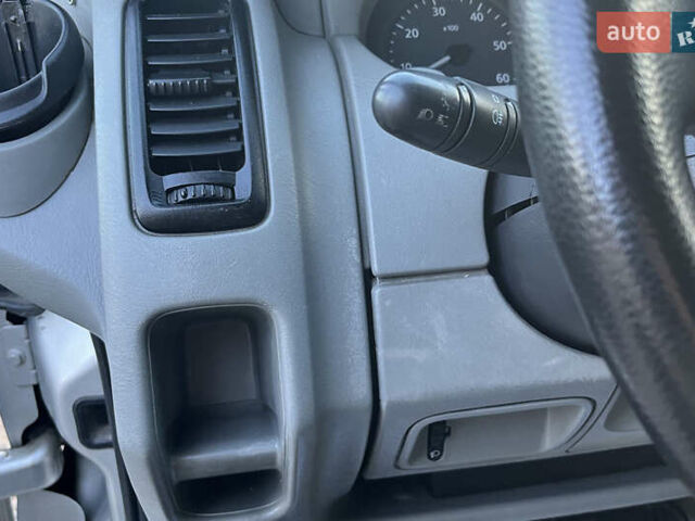 Серый Ниссан Примастар, объемом двигателя 1.87 л и пробегом 300 тыс. км за 7999 $, фото 11 на Automoto.ua