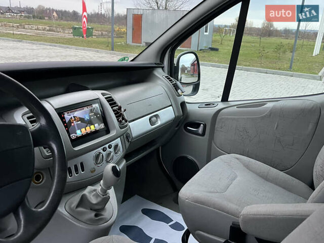 Серый Ниссан Примастар, объемом двигателя 2.5 л и пробегом 237 тыс. км за 9700 $, фото 26 на Automoto.ua