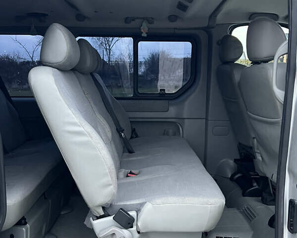 Серый Ниссан Примастар, объемом двигателя 2.5 л и пробегом 237 тыс. км за 9700 $, фото 45 на Automoto.ua