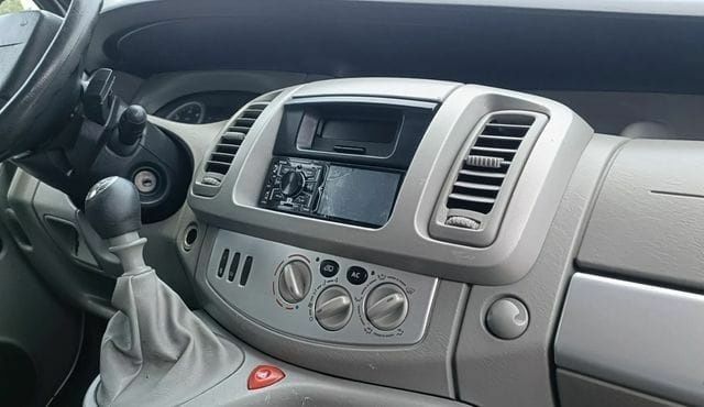 Серый Ниссан Примастар, объемом двигателя 2.5 л и пробегом 260 тыс. км за 6900 $, фото 11 на Automoto.ua