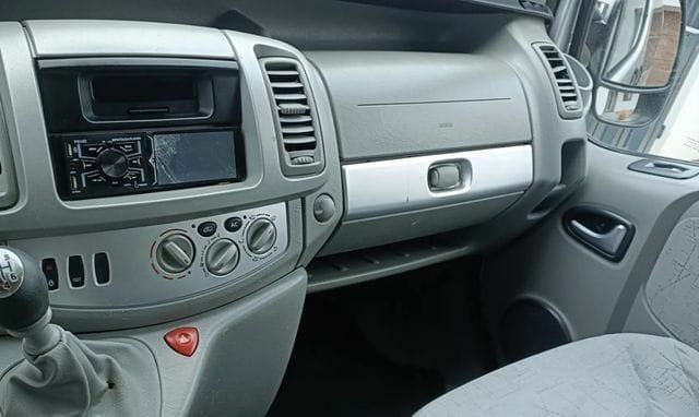 Серый Ниссан Примастар, объемом двигателя 2.5 л и пробегом 260 тыс. км за 6900 $, фото 13 на Automoto.ua