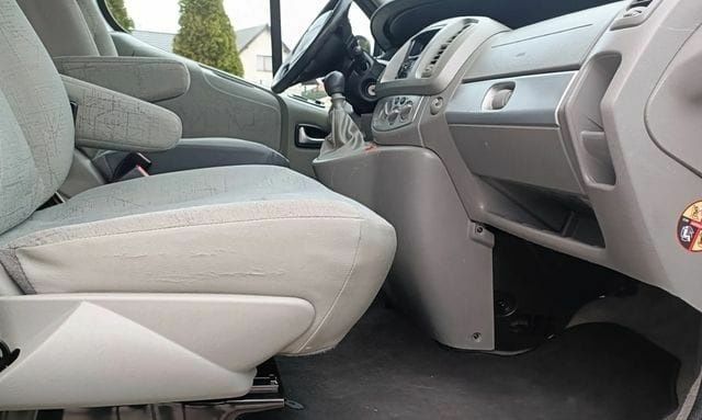 Серый Ниссан Примастар, объемом двигателя 2.5 л и пробегом 260 тыс. км за 6900 $, фото 5 на Automoto.ua