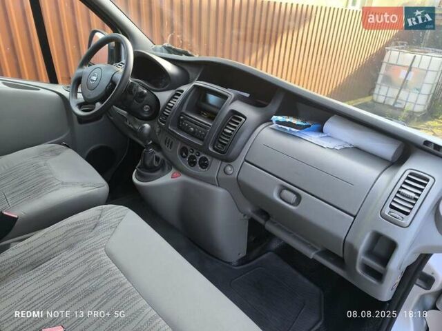 Серый Ниссан Примастар, объемом двигателя 2 л и пробегом 280 тыс. км за 11000 $, фото 7 на Automoto.ua