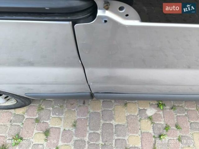 Серый Ниссан Примастар, объемом двигателя 2 л и пробегом 280 тыс. км за 11000 $, фото 15 на Automoto.ua