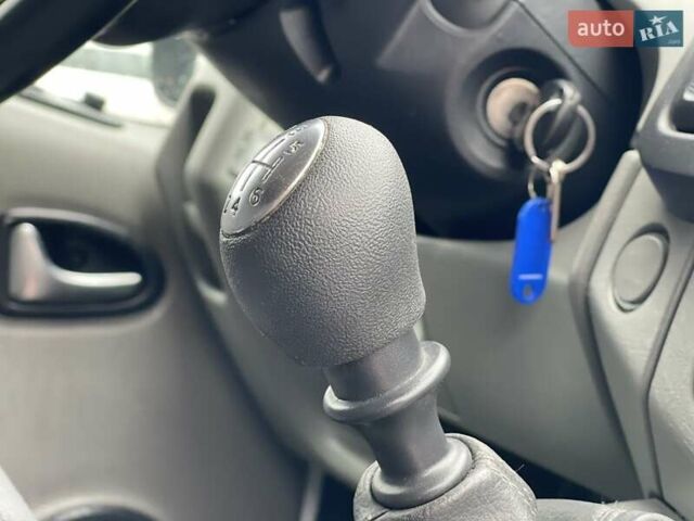 Сірий Ніссан Прімастар, об'ємом двигуна 2 л та пробігом 218 тис. км за 15300 $, фото 10 на Automoto.ua