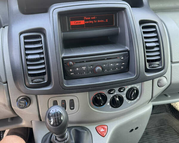 Сірий Ніссан Прімастар, об'ємом двигуна 2 л та пробігом 215 тис. км за 13500 $, фото 9 на Automoto.ua