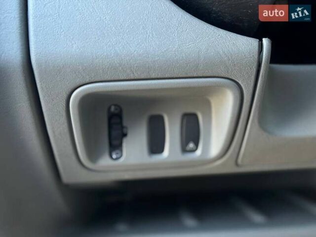 Сірий Ніссан Прімастар, об'ємом двигуна 2 л та пробігом 342 тис. км за 15300 $, фото 21 на Automoto.ua