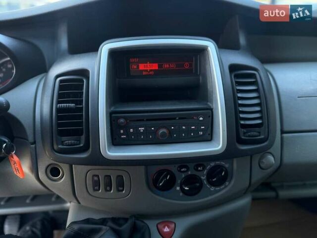 Сірий Ніссан Прімастар, об'ємом двигуна 2 л та пробігом 342 тис. км за 15300 $, фото 25 на Automoto.ua