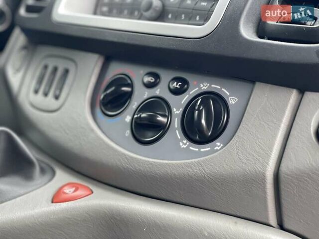 Сірий Ніссан Прімастар, об'ємом двигуна 2 л та пробігом 218 тис. км за 15300 $, фото 11 на Automoto.ua