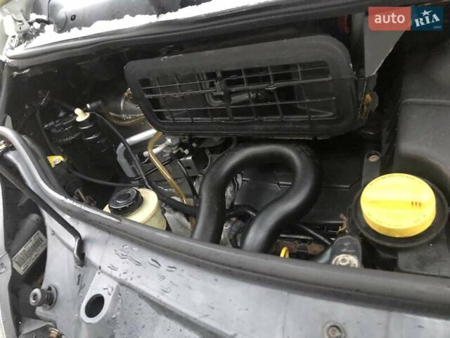 Сірий Ніссан Прімастар, об'ємом двигуна 2 л та пробігом 379 тис. км за 13600 $, фото 35 на Automoto.ua