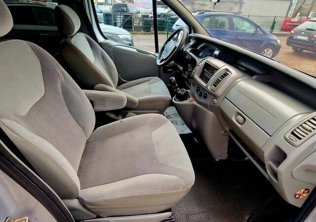 Сірий Ніссан Прімастар, об'ємом двигуна 2.5 л та пробігом 319 тис. км за 4300 $, фото 8 на Automoto.ua