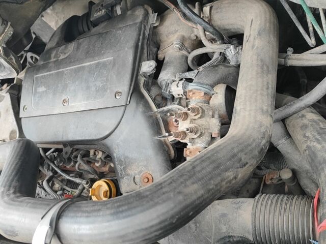 Зеленый Ниссан Примастар, объемом двигателя 1.9 л и пробегом 390 тыс. км за 3699 $, фото 10 на Automoto.ua