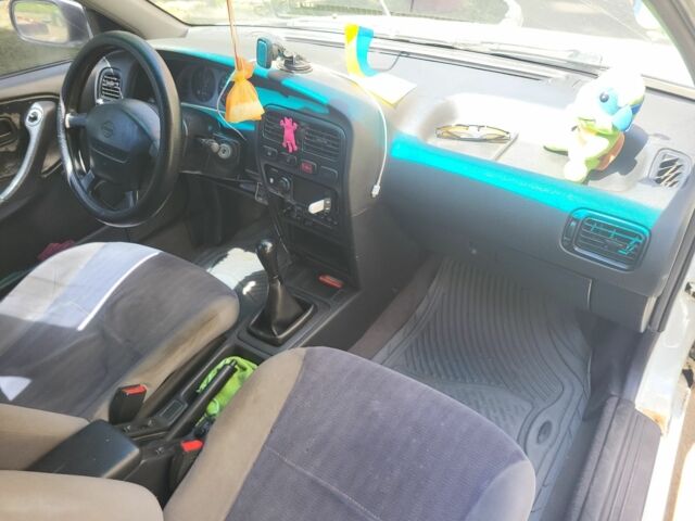 Белый Ниссан Примера, объемом двигателя 1.6 л и пробегом 470 тыс. км за 1800 $, фото 11 на Automoto.ua