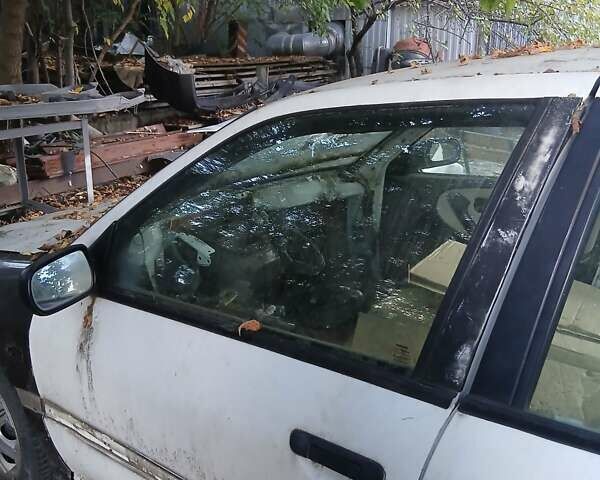 Білий Ніссан Прімера, об'ємом двигуна 1.6 л та пробігом 111 тис. км за 500 $, фото 6 на Automoto.ua