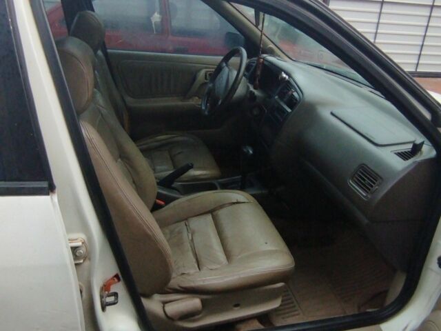 Белый Ниссан Примера, объемом двигателя 2 л и пробегом 250 тыс. км за 592 $, фото 4 на Automoto.ua