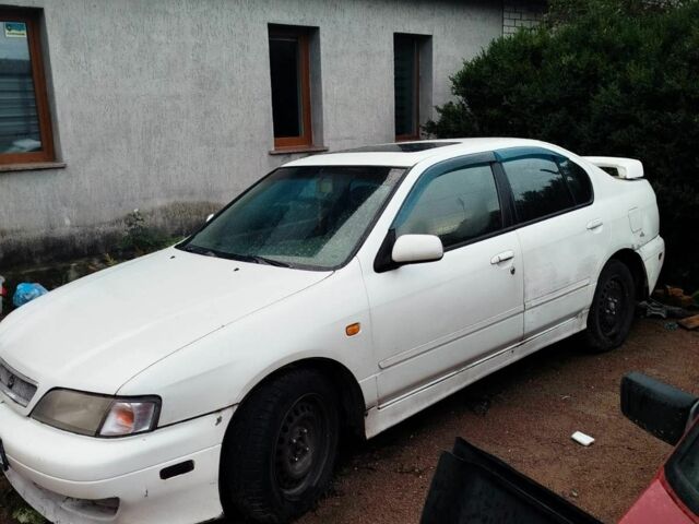 Белый Ниссан Примера, объемом двигателя 2 л и пробегом 250 тыс. км за 592 $, фото 6 на Automoto.ua