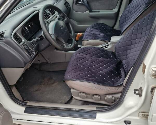 Белый Ниссан Примера, объемом двигателя 1.97 л и пробегом 250 тыс. км за 2600 $, фото 13 на Automoto.ua