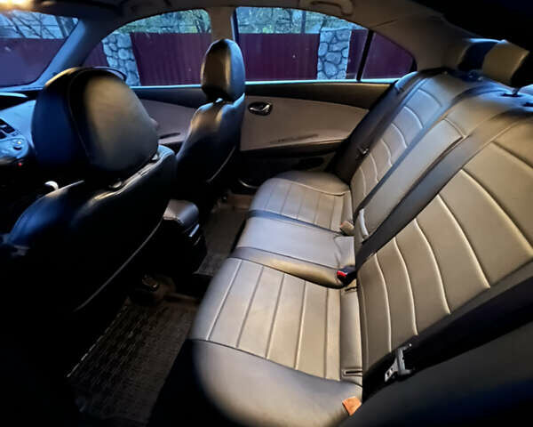 Черный Ниссан Примера, объемом двигателя 2.2 л и пробегом 316 тыс. км за 2350 $, фото 12 на Automoto.ua