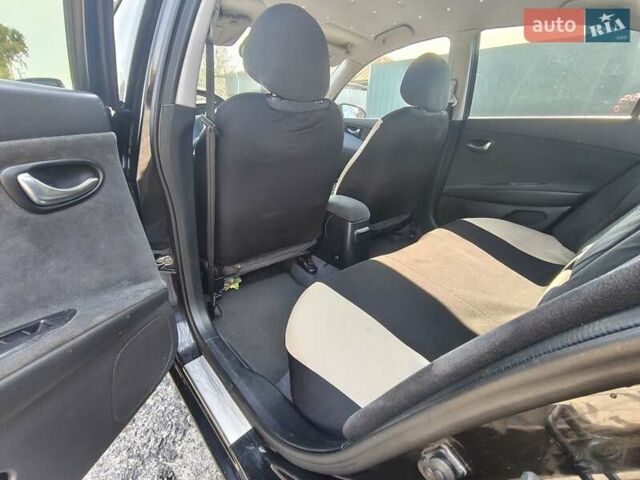 Черный Ниссан Примера, объемом двигателя 1.6 л и пробегом 355 тыс. км за 3500 $, фото 7 на Automoto.ua