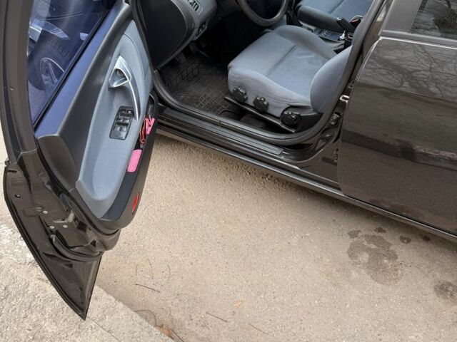 Черный Ниссан Примера, объемом двигателя 1.6 л и пробегом 211 тыс. км за 4700 $, фото 6 на Automoto.ua