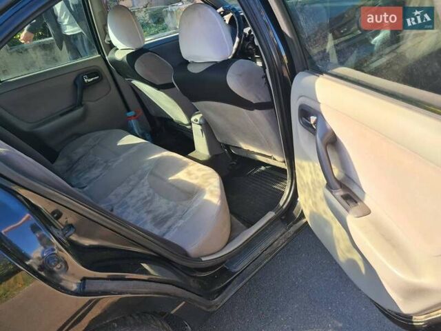 Черный Ниссан Примера, объемом двигателя 1.6 л и пробегом 377 тыс. км за 3200 $, фото 5 на Automoto.ua