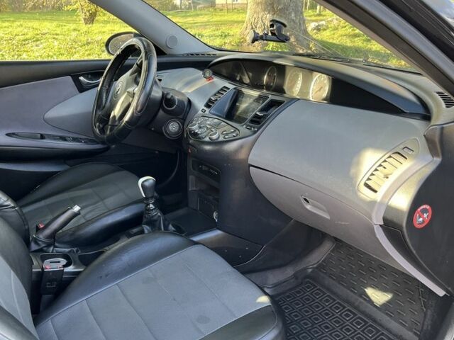 Черный Ниссан Примера, объемом двигателя 2.2 л и пробегом 316 тыс. км за 2350 $, фото 6 на Automoto.ua