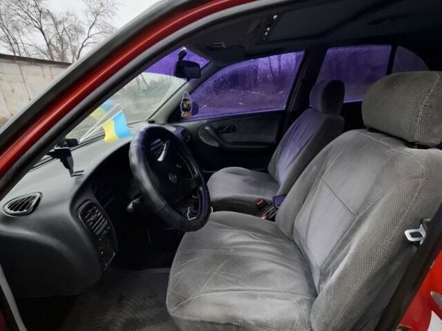 Красный Ниссан Примера, объемом двигателя 2 л и пробегом 323 тыс. км за 2300 $, фото 2 на Automoto.ua