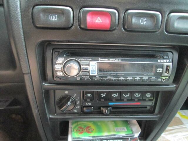 Червоний Ніссан Прімера, об'ємом двигуна 1.6 л та пробігом 300 тис. км за 1000 $, фото 7 на Automoto.ua