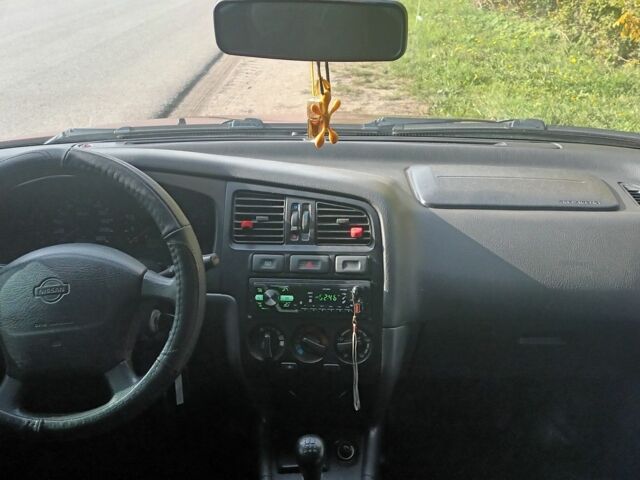 Красный Ниссан Примера, объемом двигателя 1.6 л и пробегом 332 тыс. км за 2600 $, фото 5 на Automoto.ua