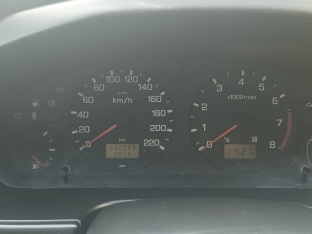 Красный Ниссан Примера, объемом двигателя 1.6 л и пробегом 332 тыс. км за 2600 $, фото 6 на Automoto.ua