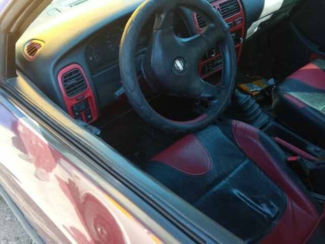 Красный Ниссан Примера, объемом двигателя 1.6 л и пробегом 251 тыс. км за 600 $, фото 2 на Automoto.ua