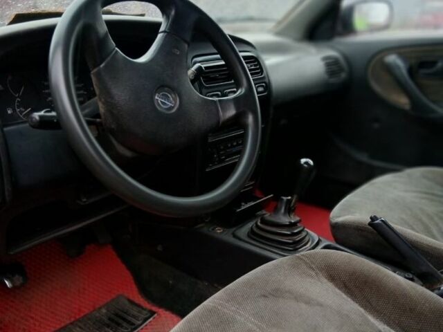 Красный Ниссан Примера, объемом двигателя 0 л и пробегом 227 тыс. км за 1700 $, фото 3 на Automoto.ua