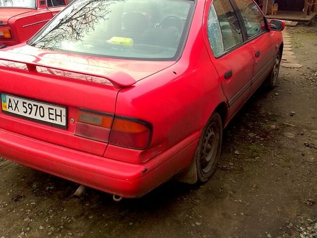 Красный Ниссан Примера, объемом двигателя 1.6 л и пробегом 200 тыс. км за 1300 $, фото 2 на Automoto.ua