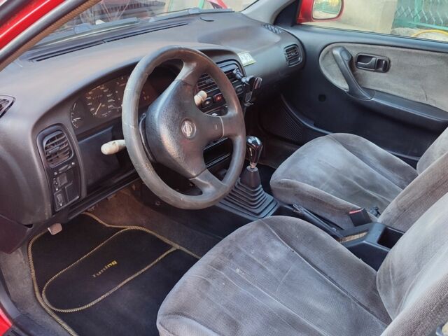 Красный Ниссан Примера, объемом двигателя 1.6 л и пробегом 170 тыс. км за 1677 $, фото 4 на Automoto.ua