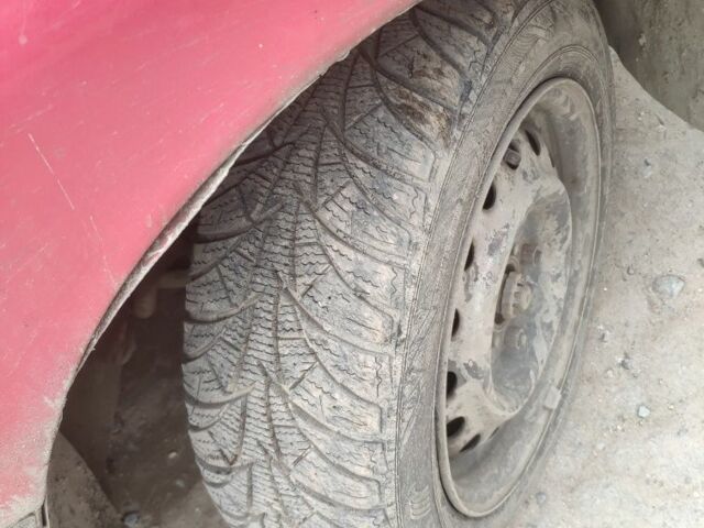 Красный Ниссан Примера, объемом двигателя 1.6 л и пробегом 244 тыс. км за 670 $, фото 4 на Automoto.ua