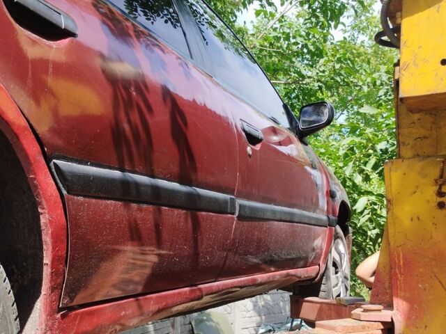 Красный Ниссан Примера, объемом двигателя 1.6 л и пробегом 362 тыс. км за 1061 $, фото 6 на Automoto.ua