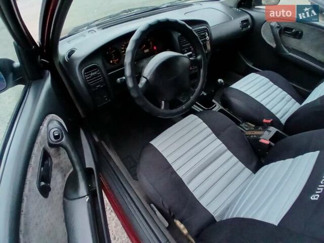 Красный Ниссан Примера, объемом двигателя 1.6 л и пробегом 250 тыс. км за 2800 $, фото 2 на Automoto.ua