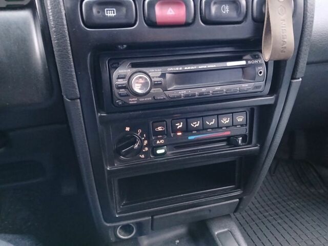 Красный Ниссан Примера, объемом двигателя 1.6 л и пробегом 250 тыс. км за 2800 $, фото 9 на Automoto.ua