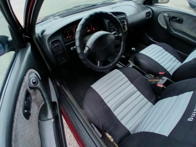 Червоний Ніссан Прімера, об'ємом двигуна 1.6 л та пробігом 250 тис. км за 2100 $, фото 8 на Automoto.ua