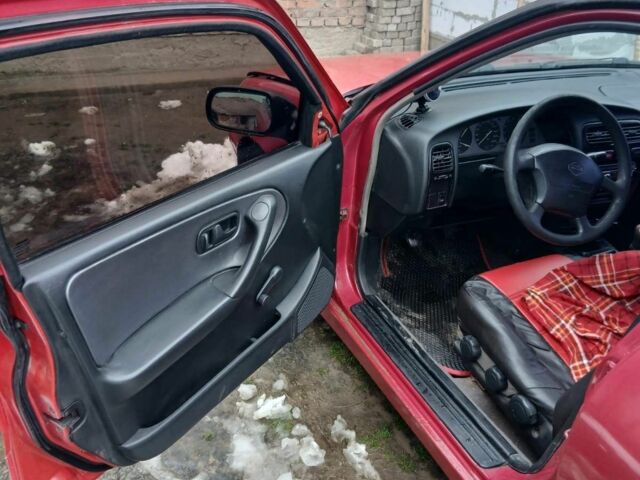 Червоний Ніссан Прімера, об'ємом двигуна 1.6 л та пробігом 280 тис. км за 2000 $, фото 1 на Automoto.ua